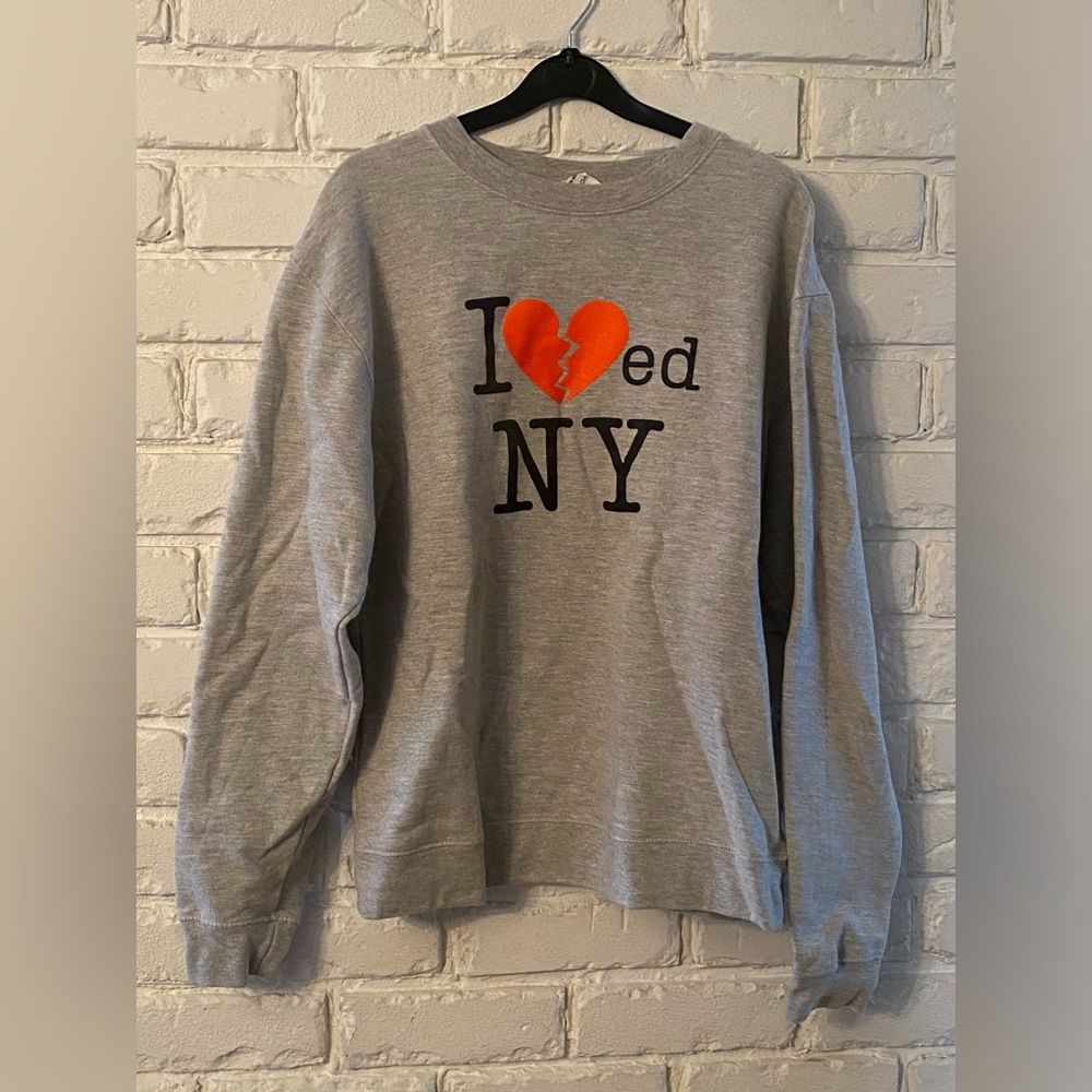 “I LovED NY” super soft inside gray crew neck 
Size medium